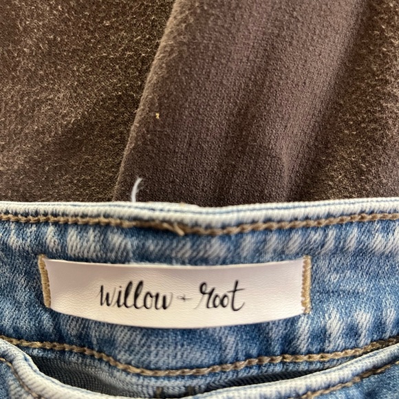 Willow &Root distressed mom jeans Buckle - Picture 7 of 12